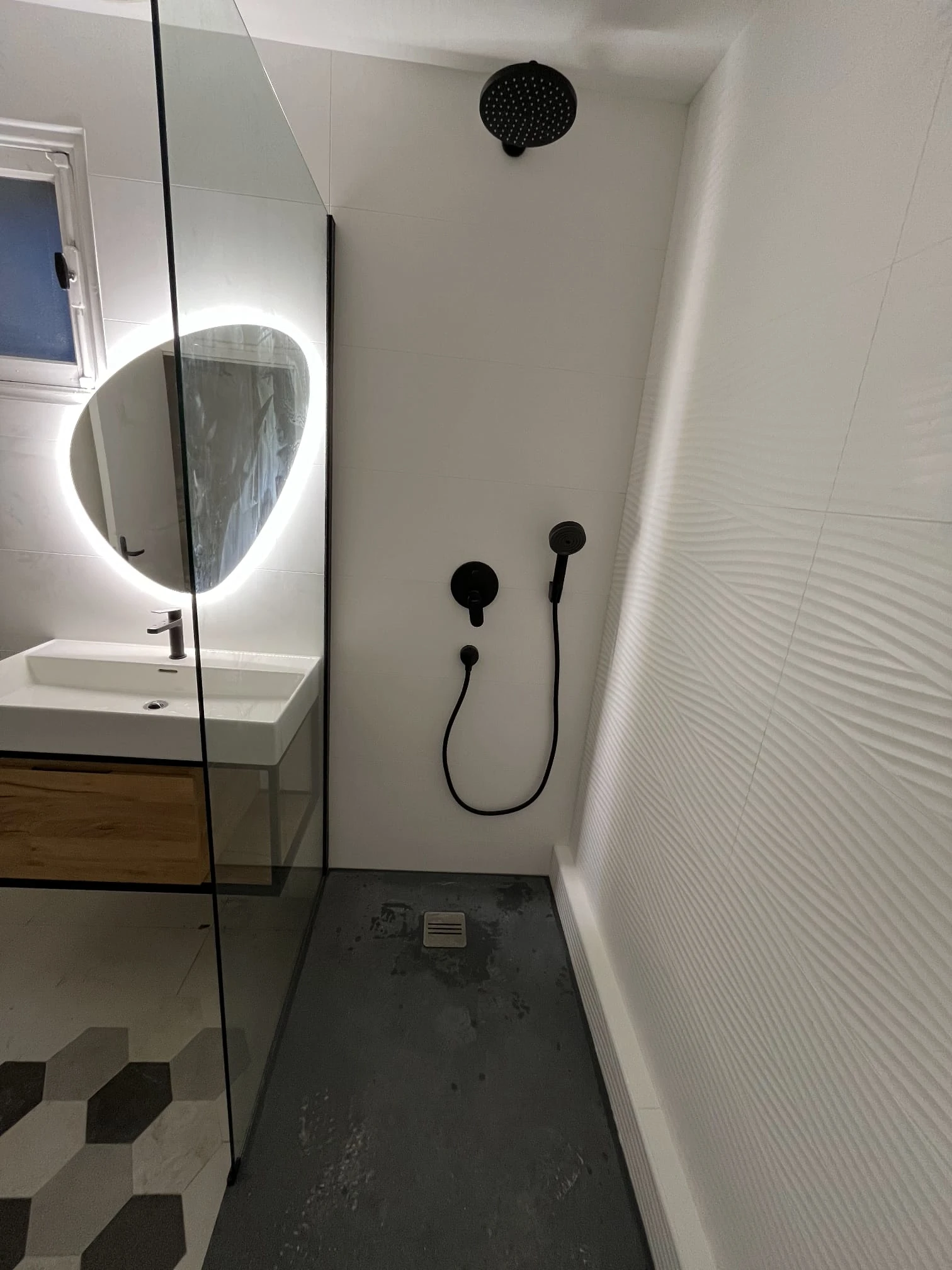 Douche dans salle de bain